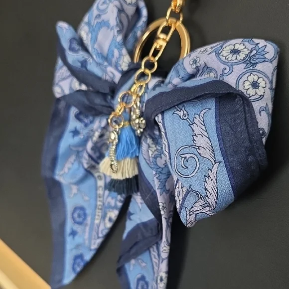 Pierre Cardin Blue Patterned Bow Keychain - Picture 7 of 7